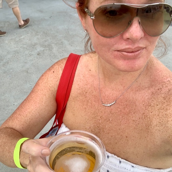 I❤️husker🏈, sun, pools, & people watching! GBR! - Picture 6 of 8